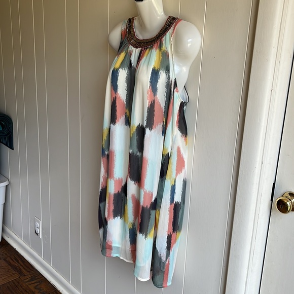 Sleeveless sheath dress - Picture 3 of 7